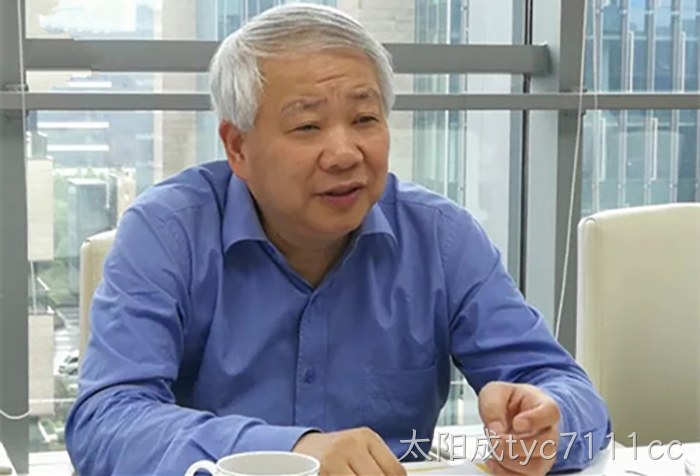 丁健院士作学术报告 丁健院士作学术报告