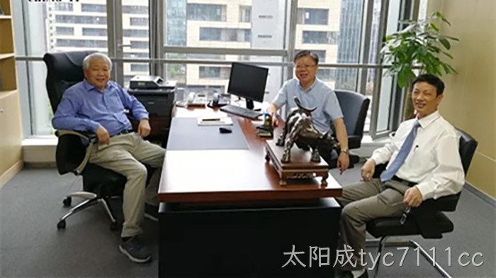 丁健院士一行参观太阳成tyc7111cc办公区 丁健院士一行参观太阳成tyc7111cc办公区